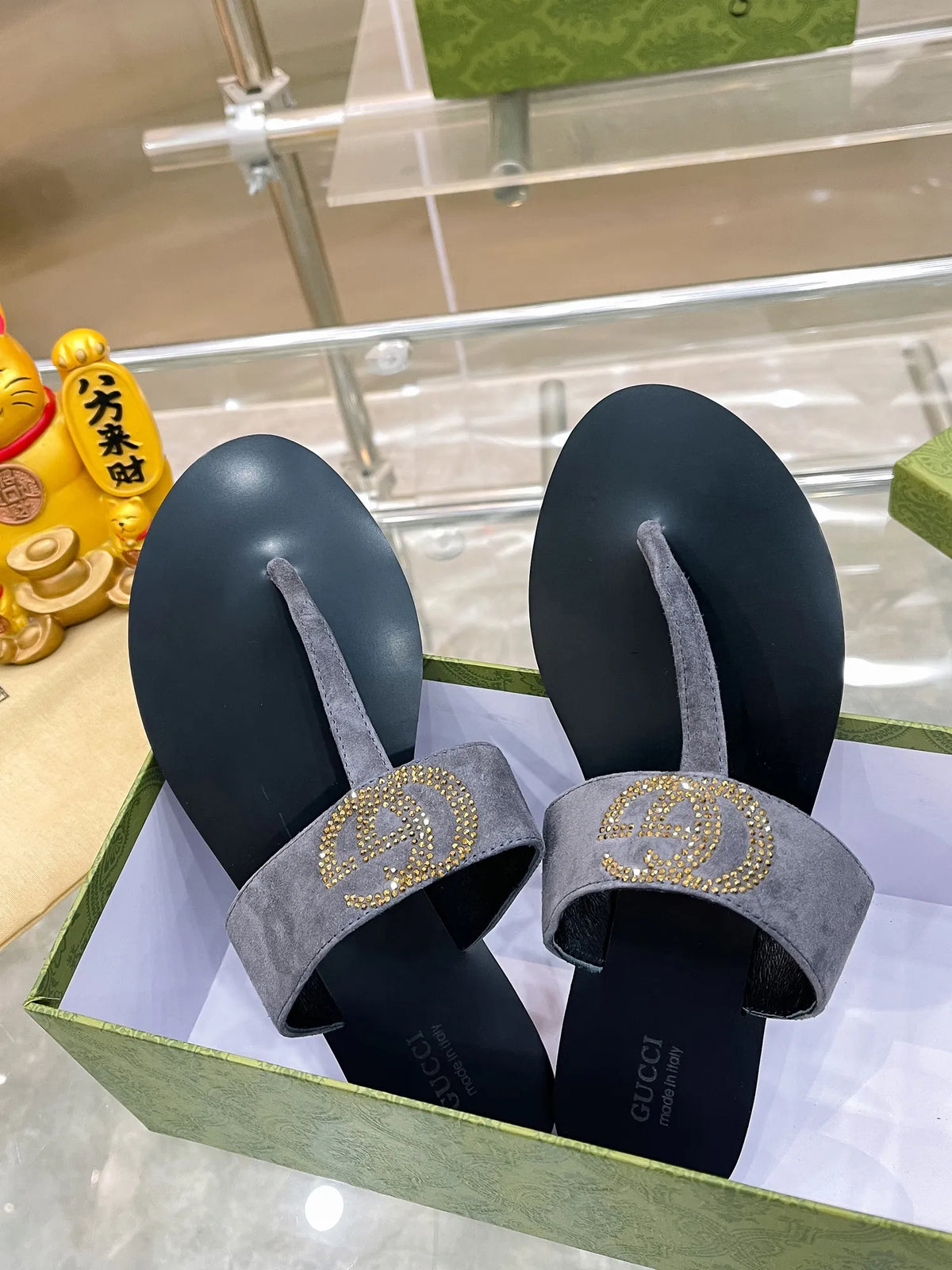 Women Slippers L283370