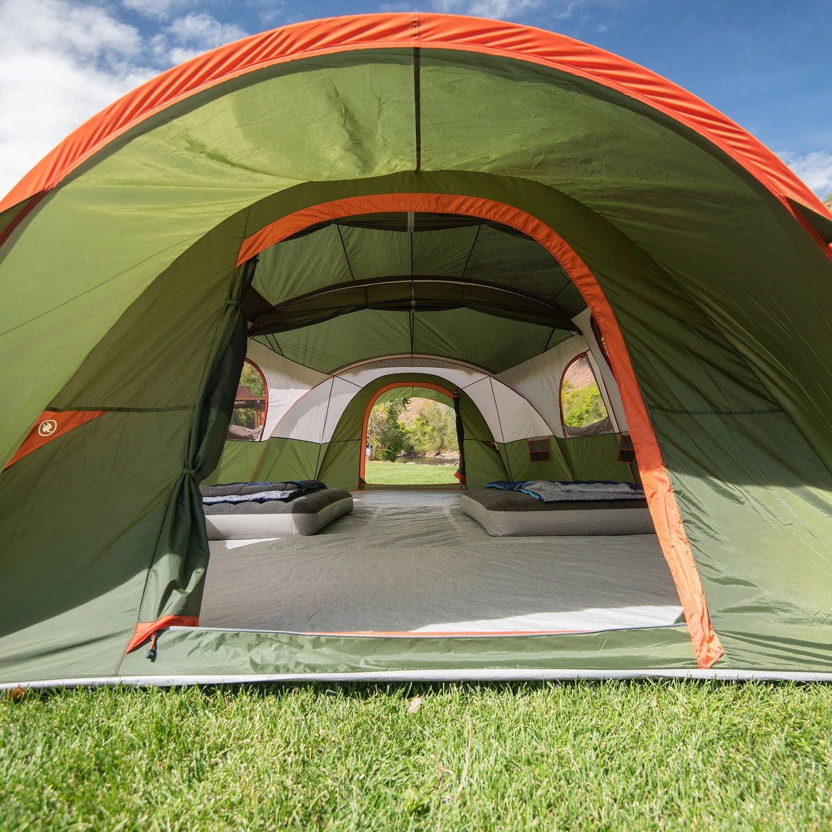 18-Person Cabin Tent with 3 Covered Entrances E566
