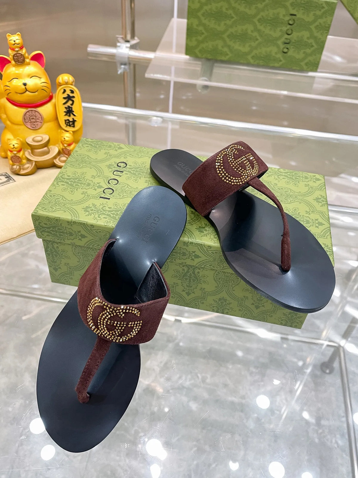 Women Slippers L283370