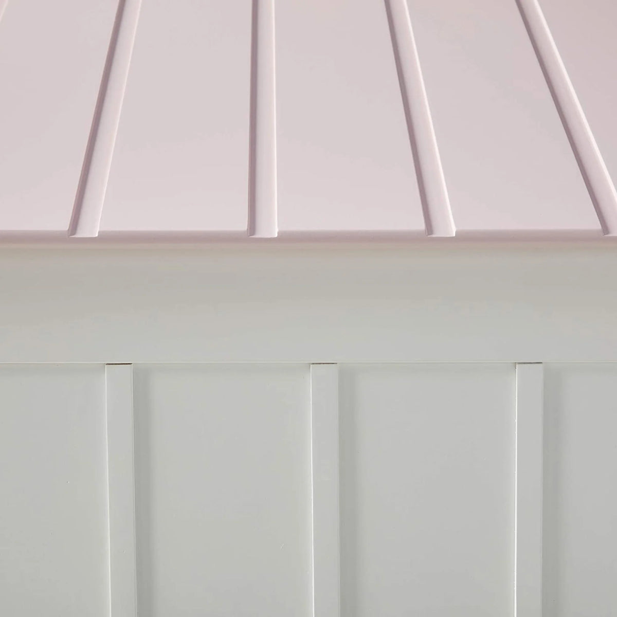 Full Bed in White & Pink O81489