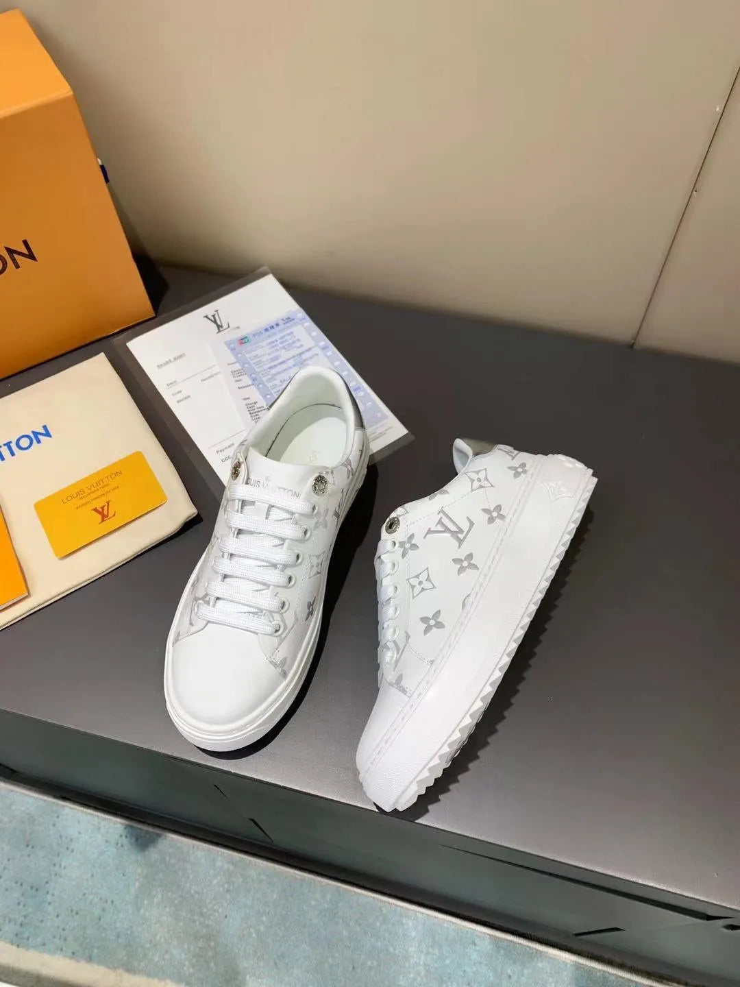 White Sneaker X400