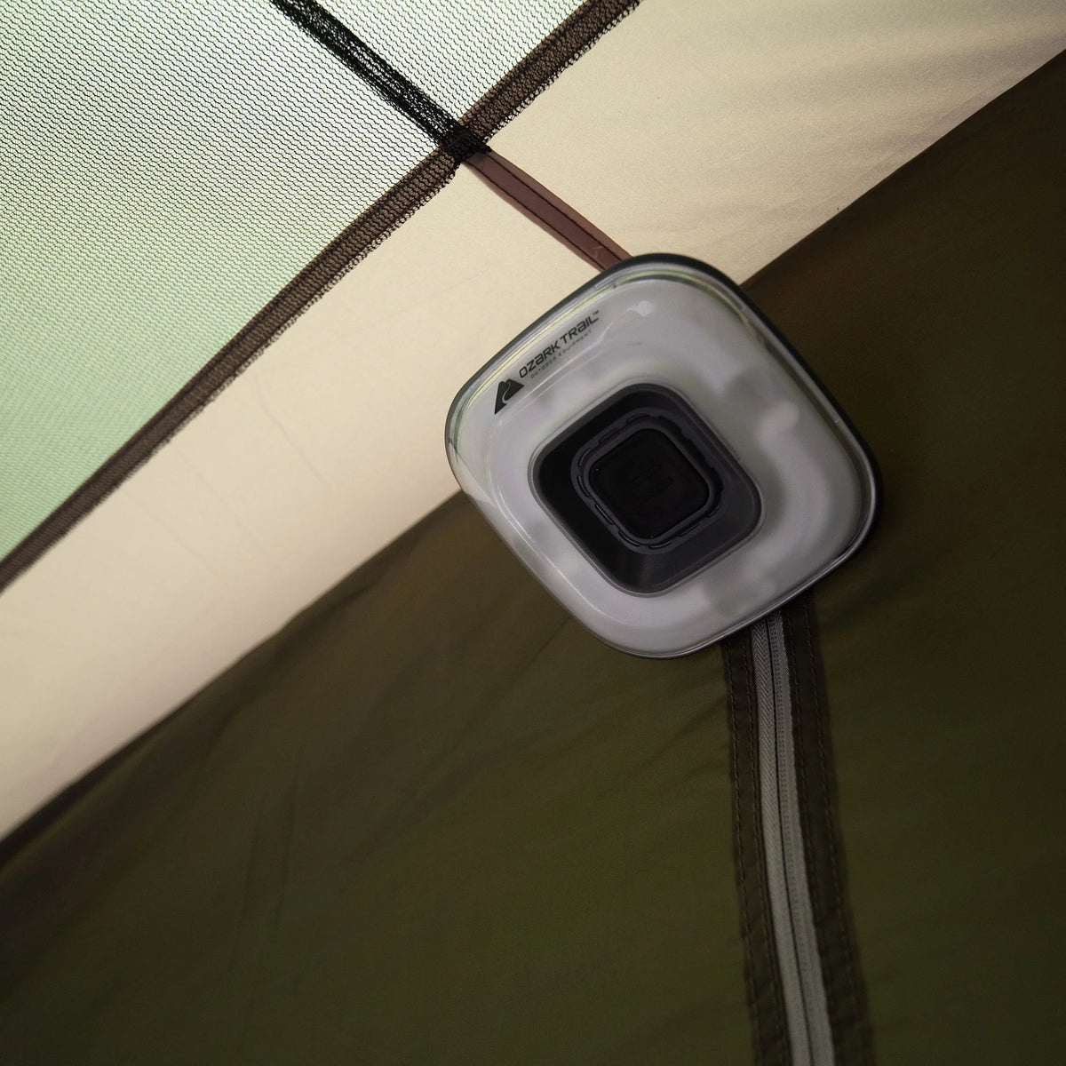 18-Person Cabin Tent with 3 Covered Entrances E566