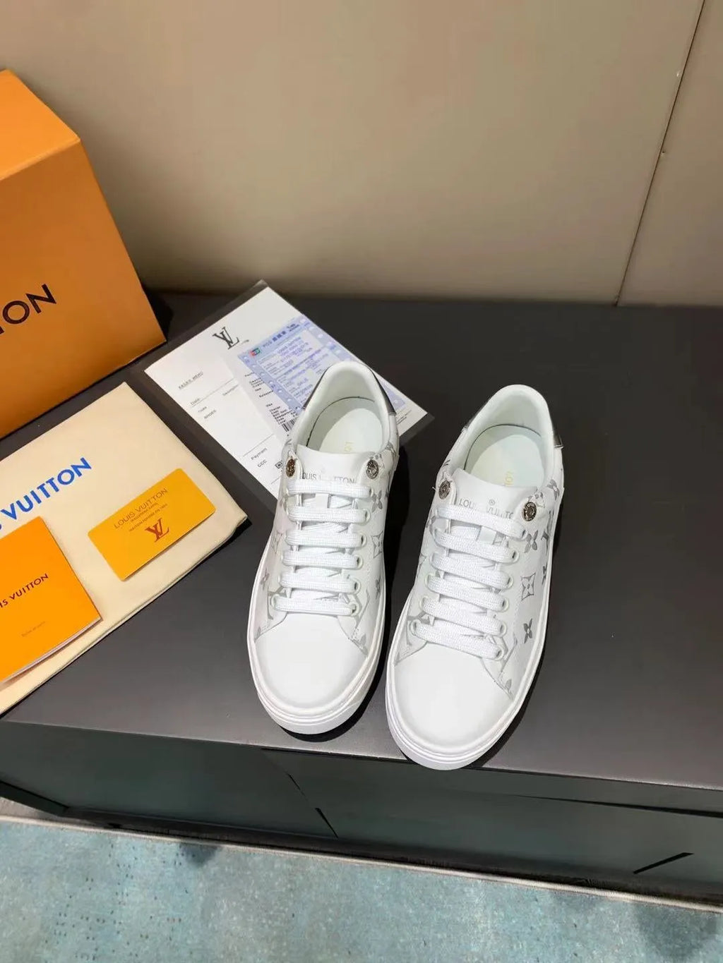 White Sneaker X400
