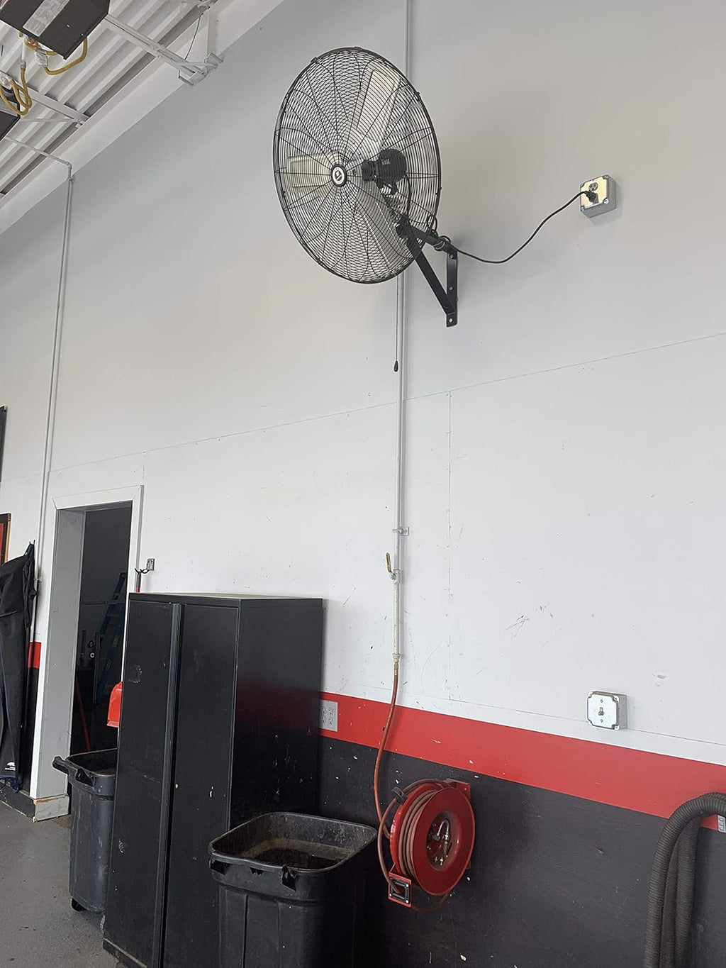 Commercial Wall Mount Fan D4649