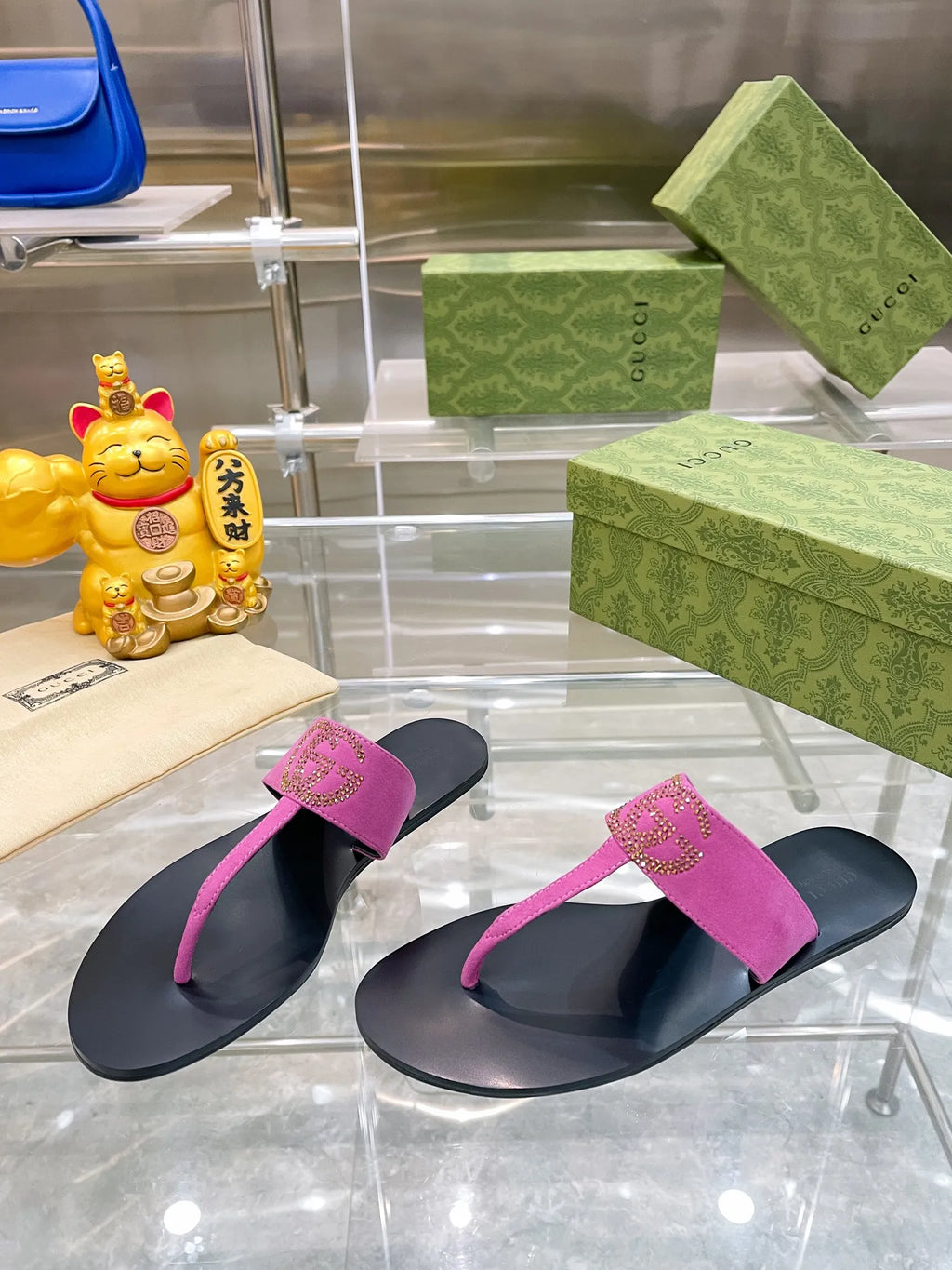 Women Slippers L283370