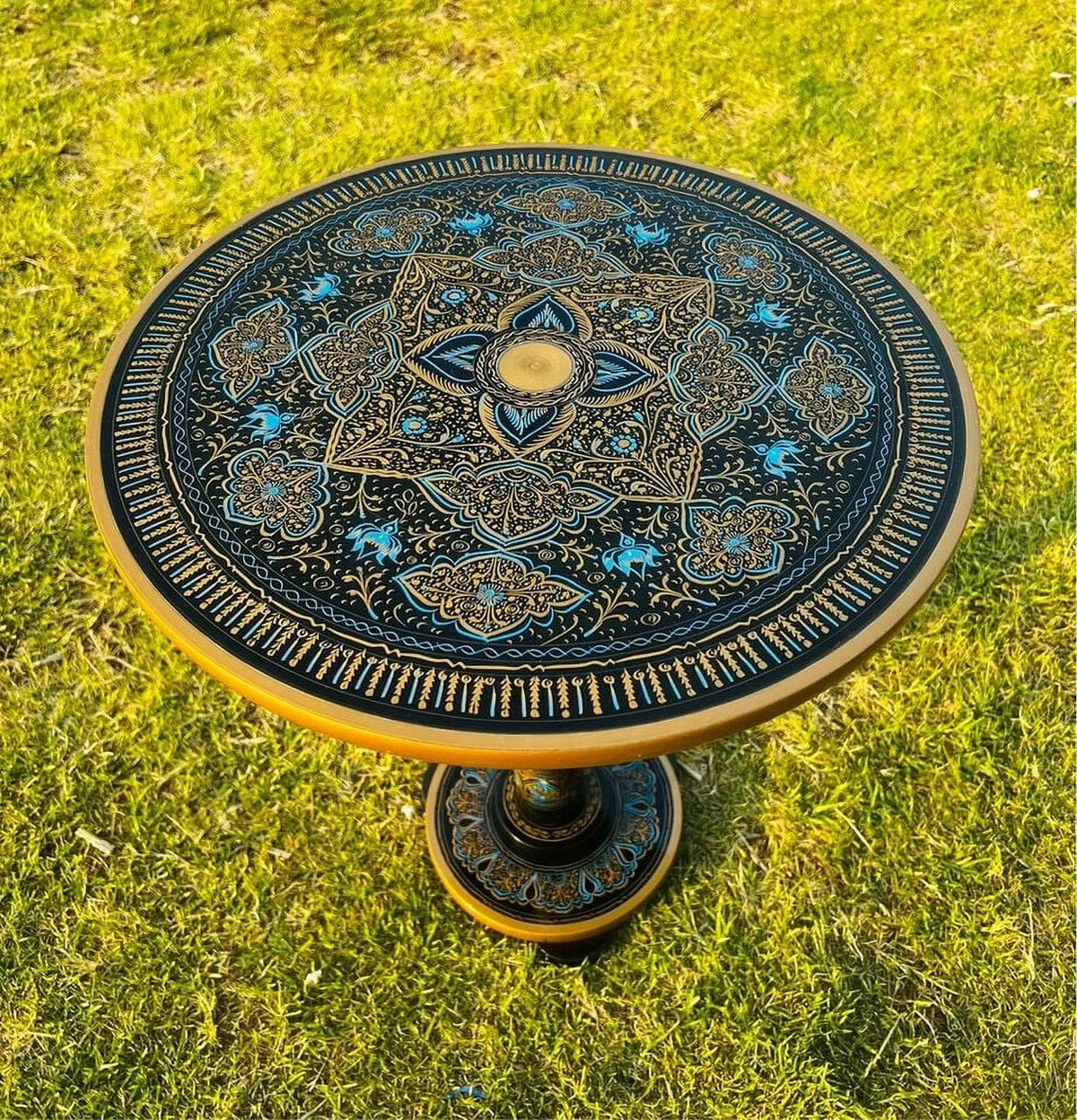 Engraved Wood Round Table B9874