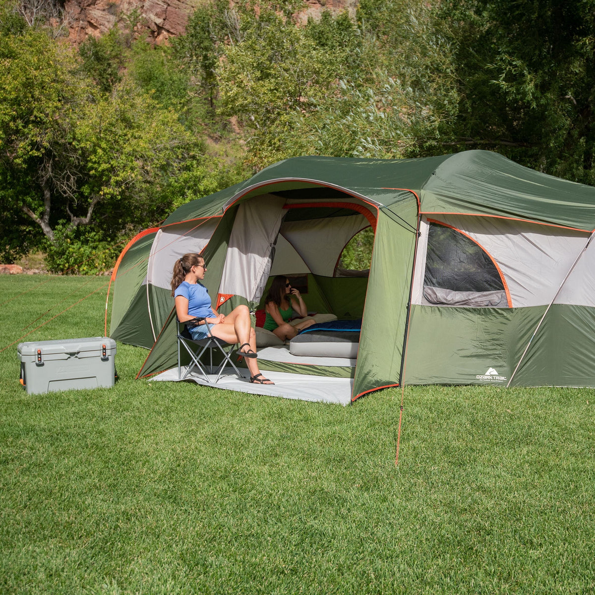 18-Person Cabin Tent with 3 Covered Entrances E566