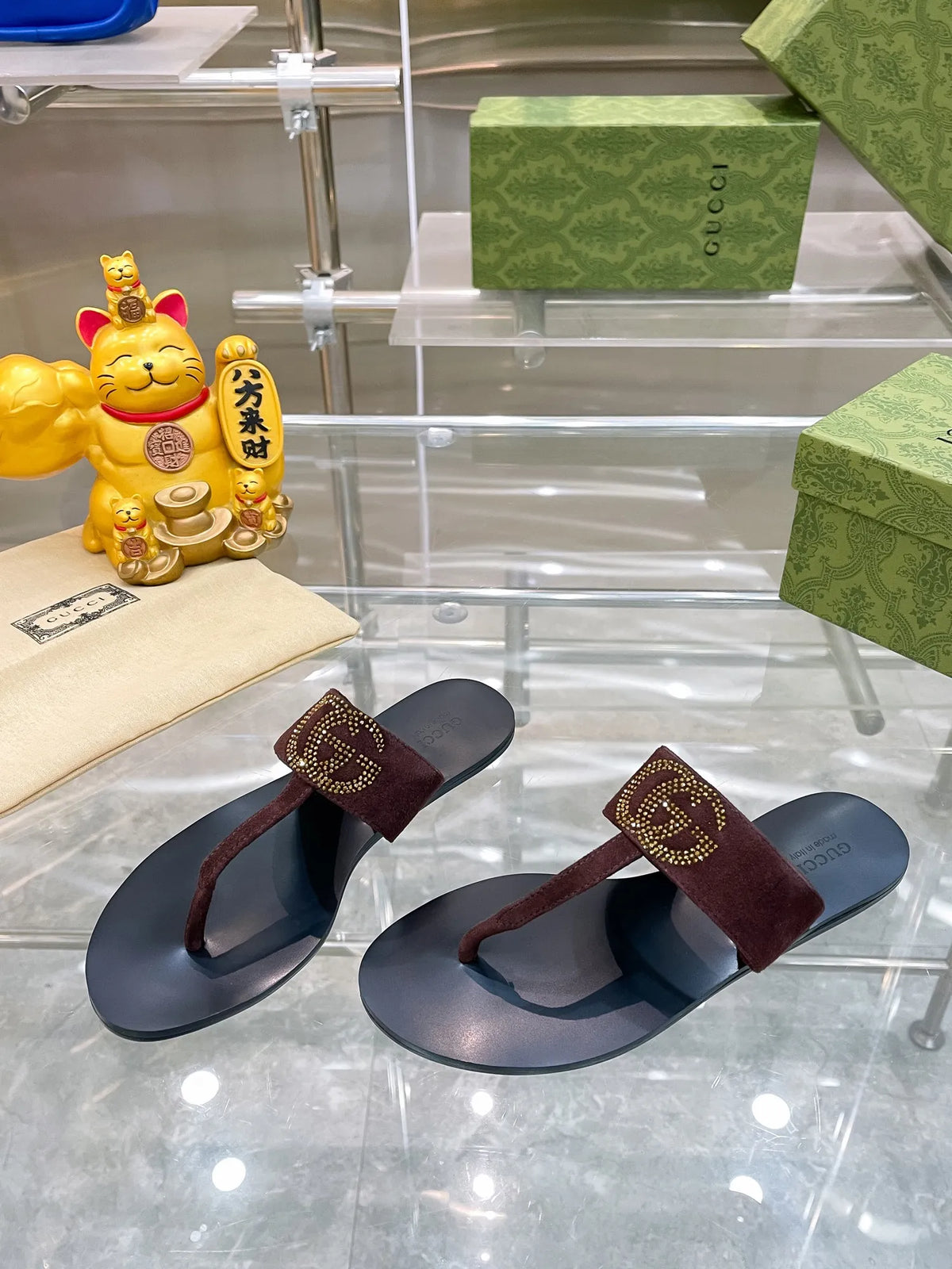 Women Slippers L283370