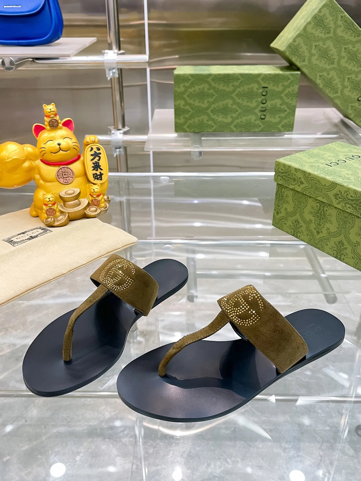 Women Slippers L283370